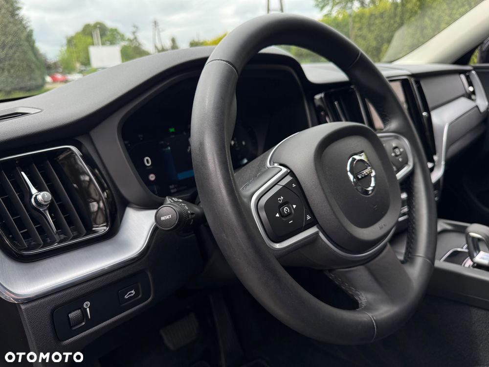 Volvo XC 60 B4 D Geartronic Momentum Pro - 5