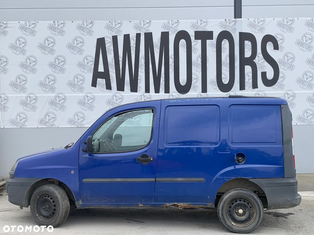 FIAT DOBLO 2004 *SAMOCHÓD NA CZĘŚCI* 4671 MASKA, LAMPA, DRZWI, LUSTERKO, ZDERZAK, GRILL, BŁOTNIK, KLAPA, BELKA, DESKA, FOTELE, KANAPA, ĆWIARTKA KIEROWNICA, TARCZE, ZACISKI, ZAWIESZENIE, KOMPLETNY PRZÓD, KOMPLETNY TYŁ, LICZNIK, ZEGARY, PRAWE LEWE PRZÓD TYŁ - 3