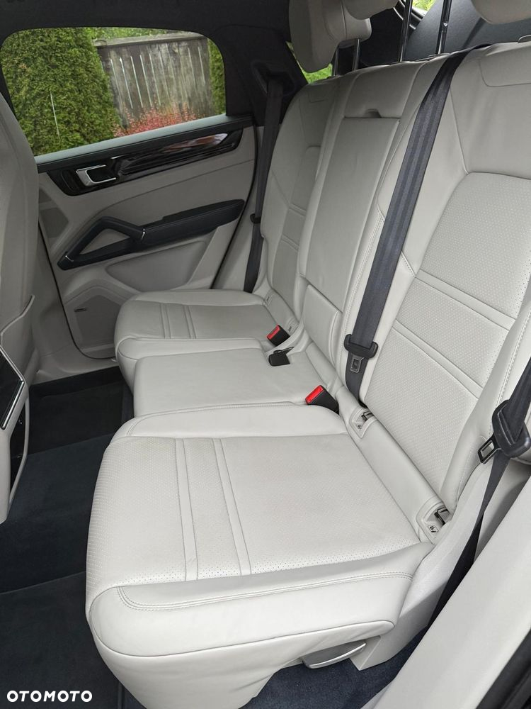 Porsche Cayenne Coupe E-Hybrid Platinum Edition - 20