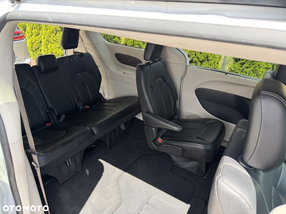 Chrysler Pacifica - 11
