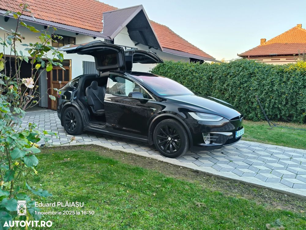Tesla Model X - 4