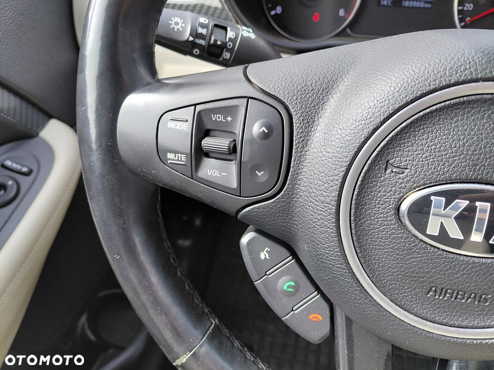 Kia Carens 1.7 CRDi Business Line 7DCT - 15