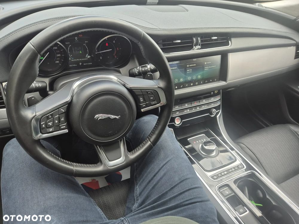 Jaguar XF 20d Prestige - 22