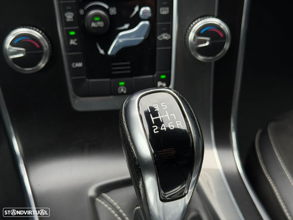 Volvo V60 2.0 D2 R-Design - 51