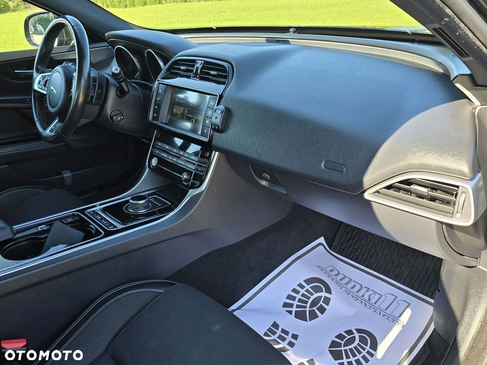 Jaguar XE - 29