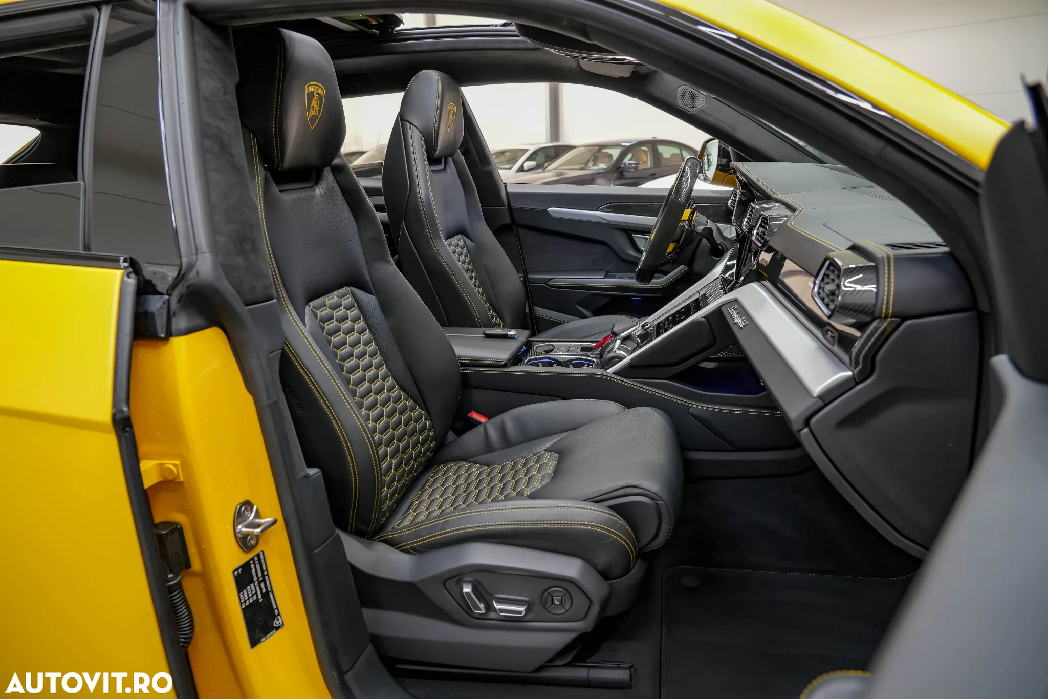Lamborghini URUS Standard - 12