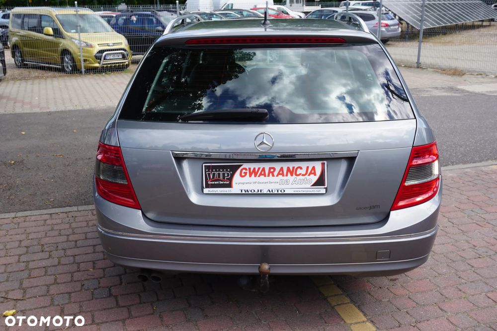 Mercedes-Benz Klasa C 200 CDI DPF (BlueEFFICIENCY) Avantgarde - 4