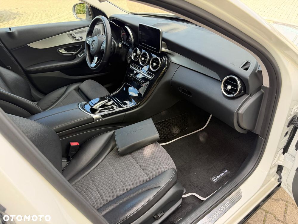 Mercedes-Benz Klasa C 200 7G-TRONIC Exclusive - 27