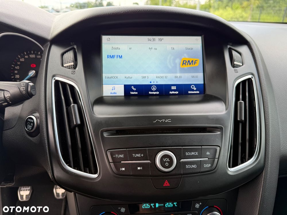 Ford Focus 1.0 EcoBoost Start-Stopp-System ST-LINE STYLE - 16