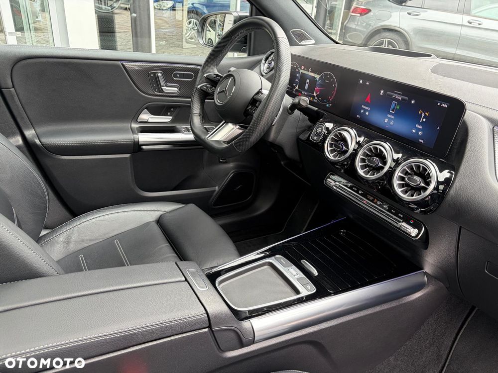 Mercedes-Benz Klasa B 250 4-Matic mHEV AMG Line 8G-DCT - 22