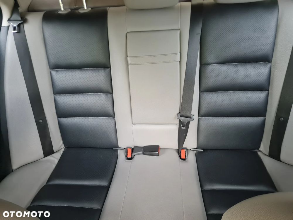 Mercedes-Benz Klasa C 320 CDI DPF Avantgarde - 20