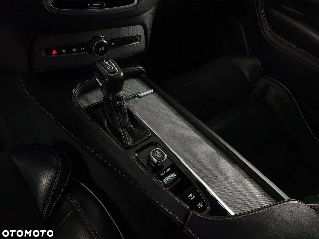 Volvo XC 90 D5 AWD R-Design - 32