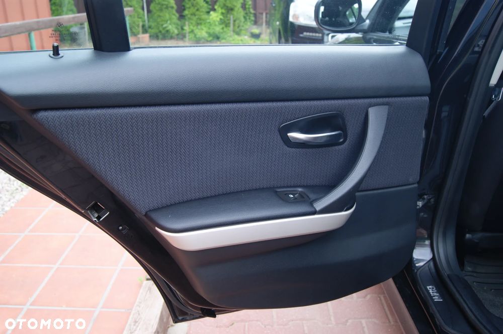BMW Seria 3 320i Edition Sport - 26