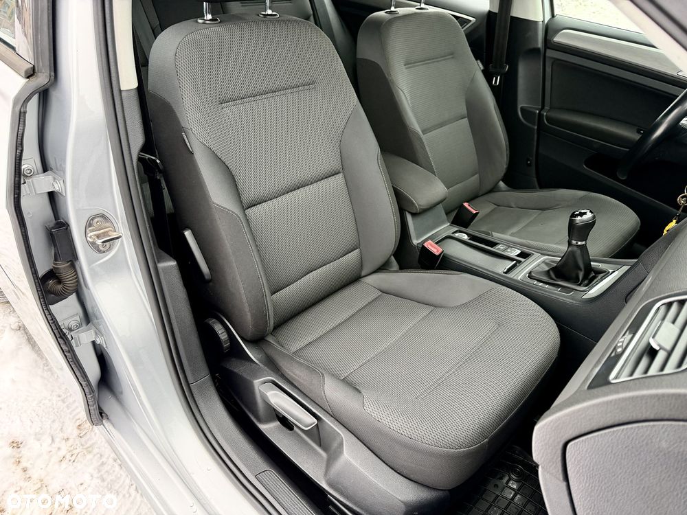 Volkswagen Golf - 24