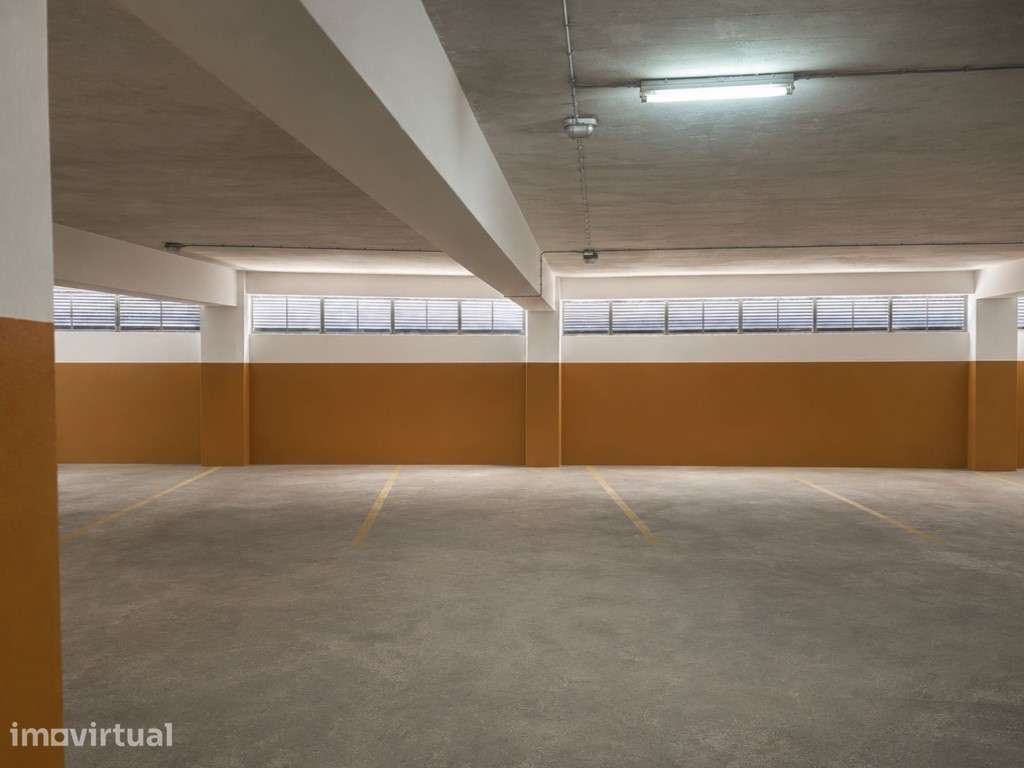 Lugar de Garagem para Venda - Vila Nova de Gaia - Grande imagem: 3/8