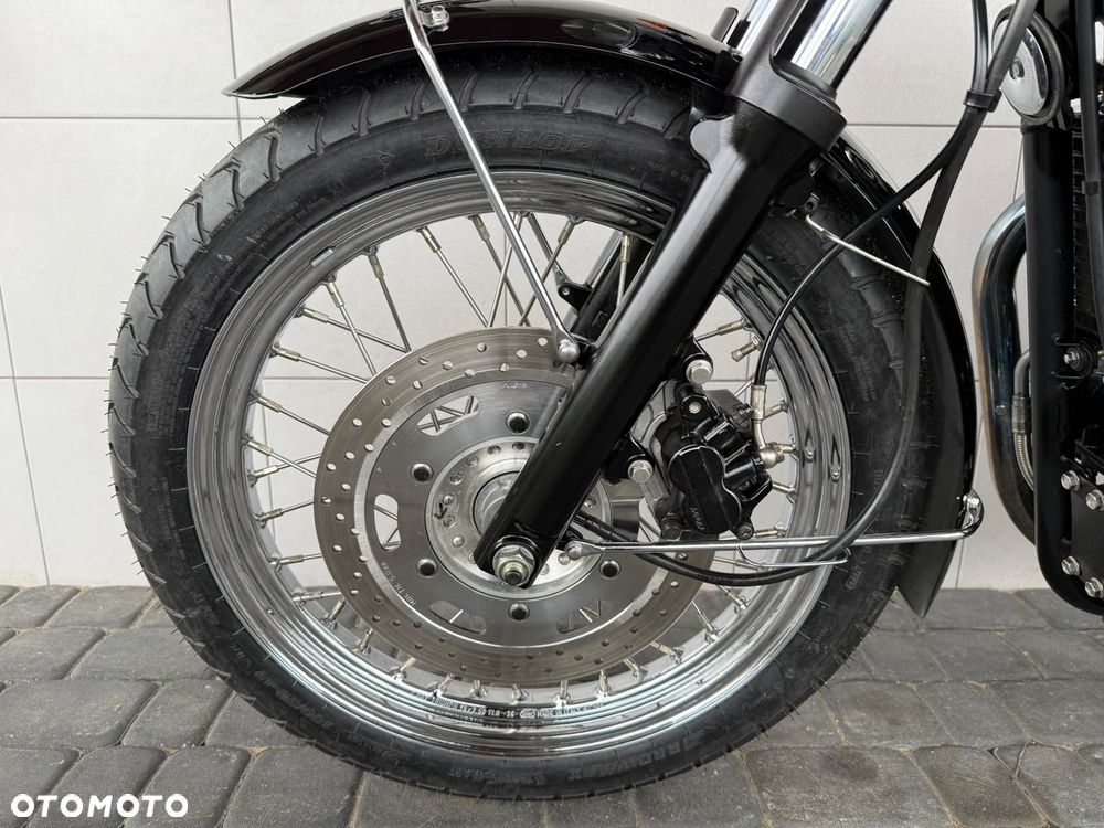 Triumph Bonneville - 25