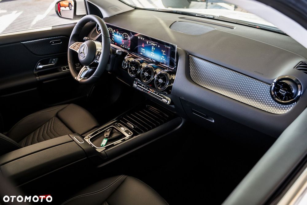 Mercedes-Benz GLA - 14