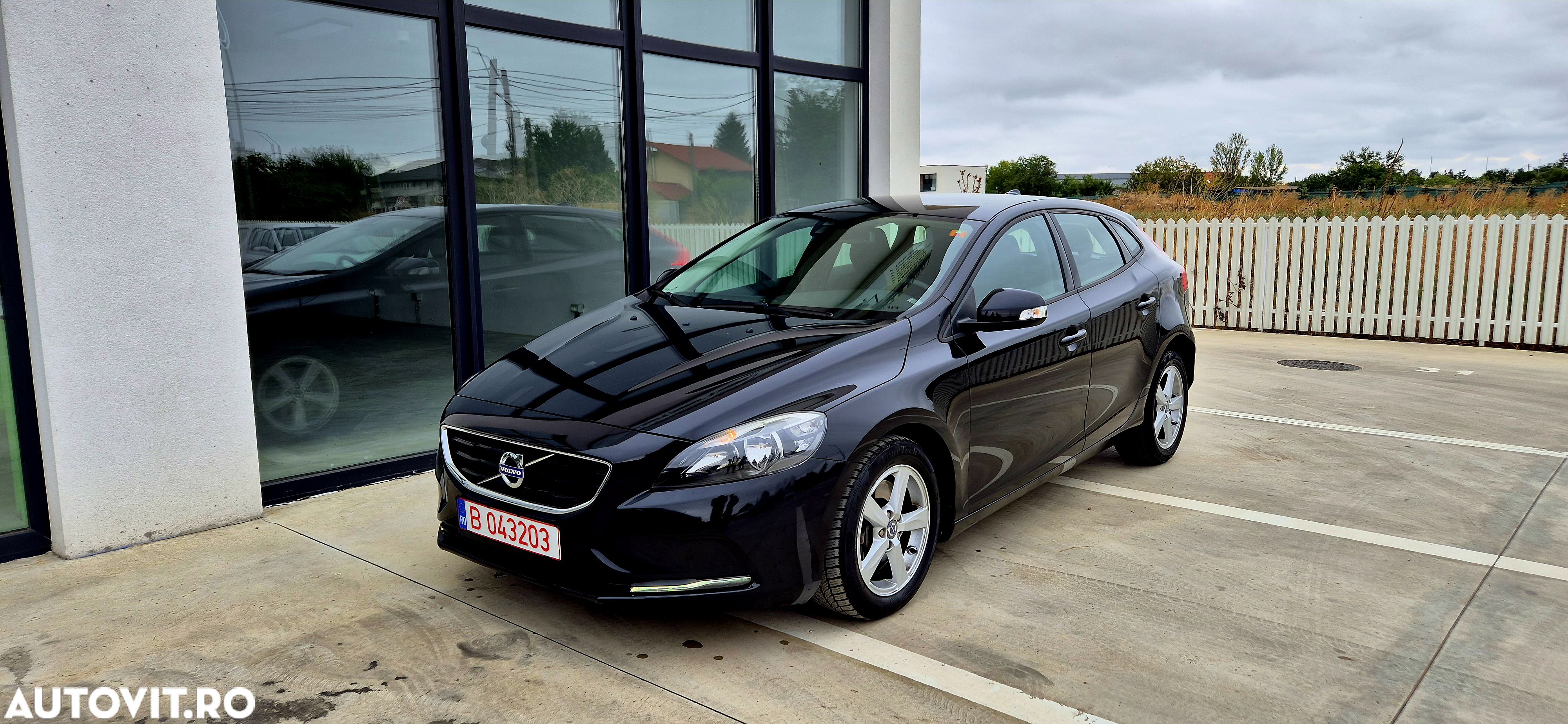Volvo V40 D4 Momentum - 1