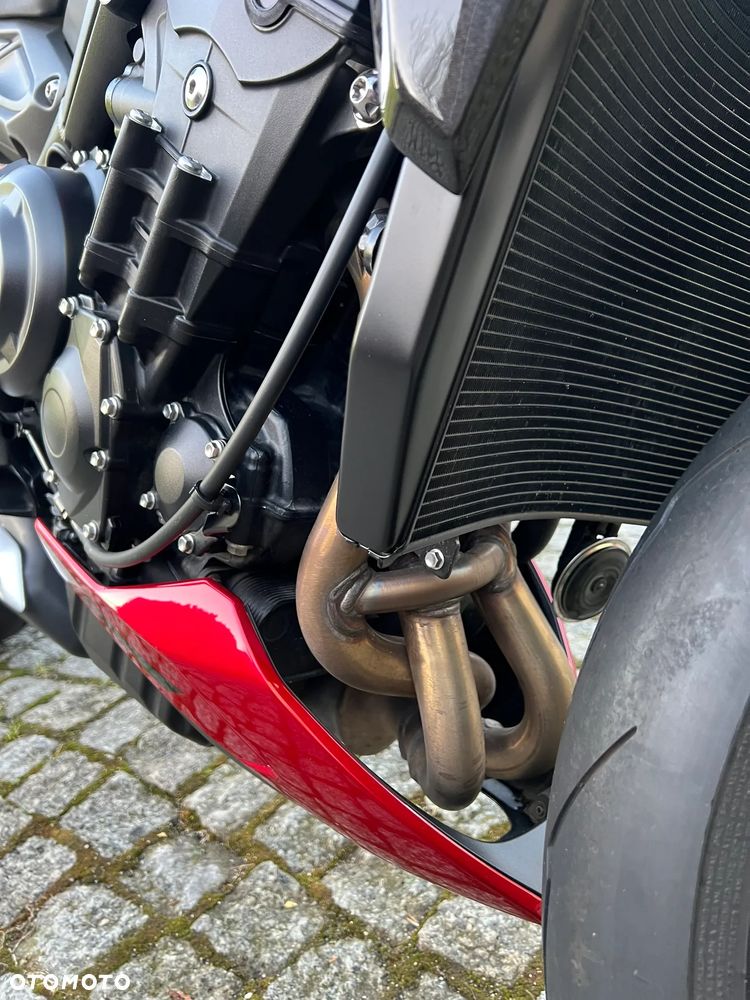 Triumph Street Triple - 26