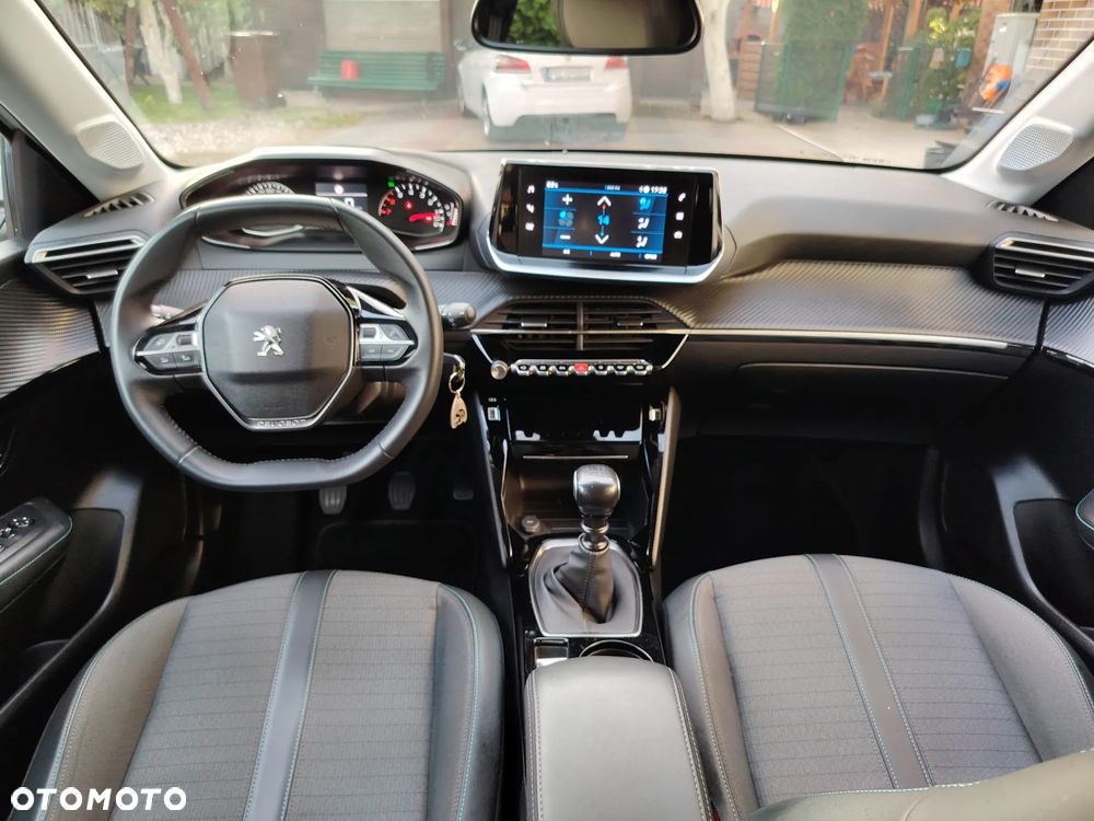 Peugeot 208 - 18
