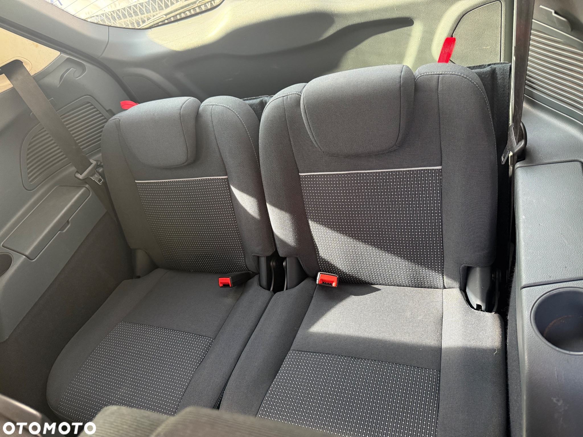 Ford Grand C-MAX - 17