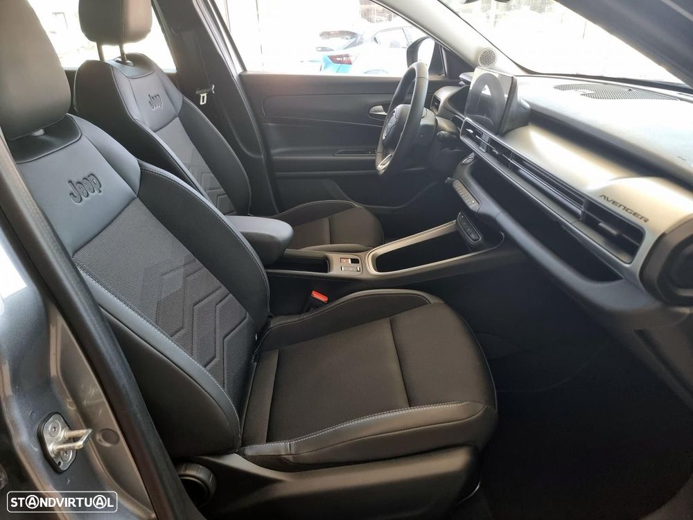 Jeep Avenger 54 kWh Altitude - 46