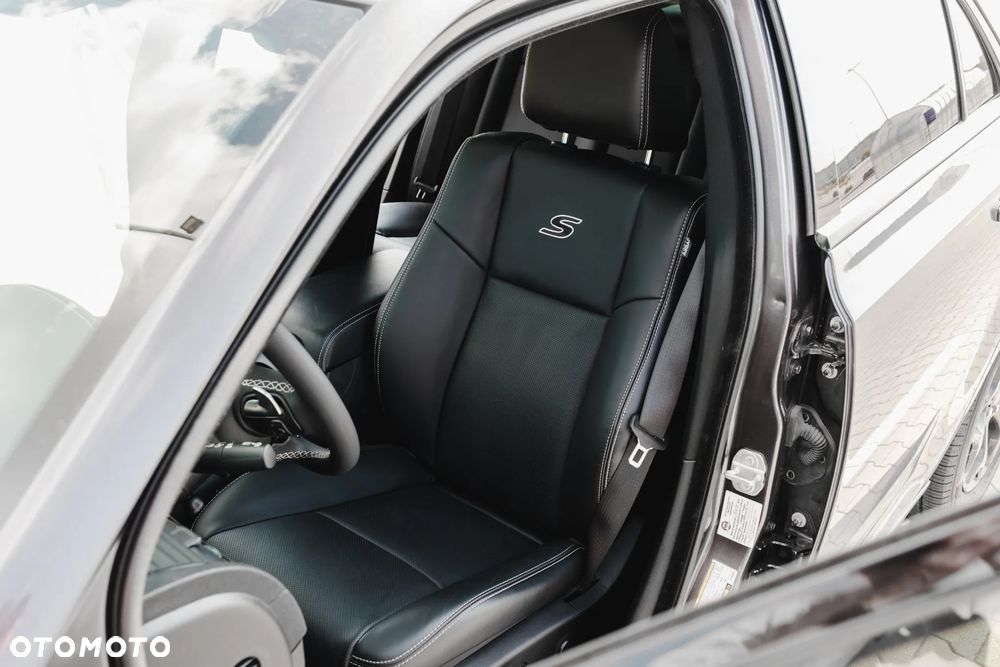 Chrysler 300s - 15