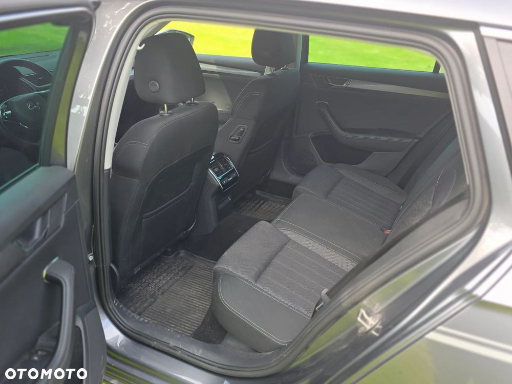 Skoda Superb 2.0 TDI SCR Style DSG - 8