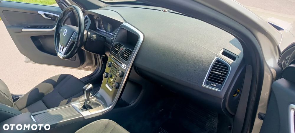 Volvo XC 60 D4 Drive-E Momentum - 17