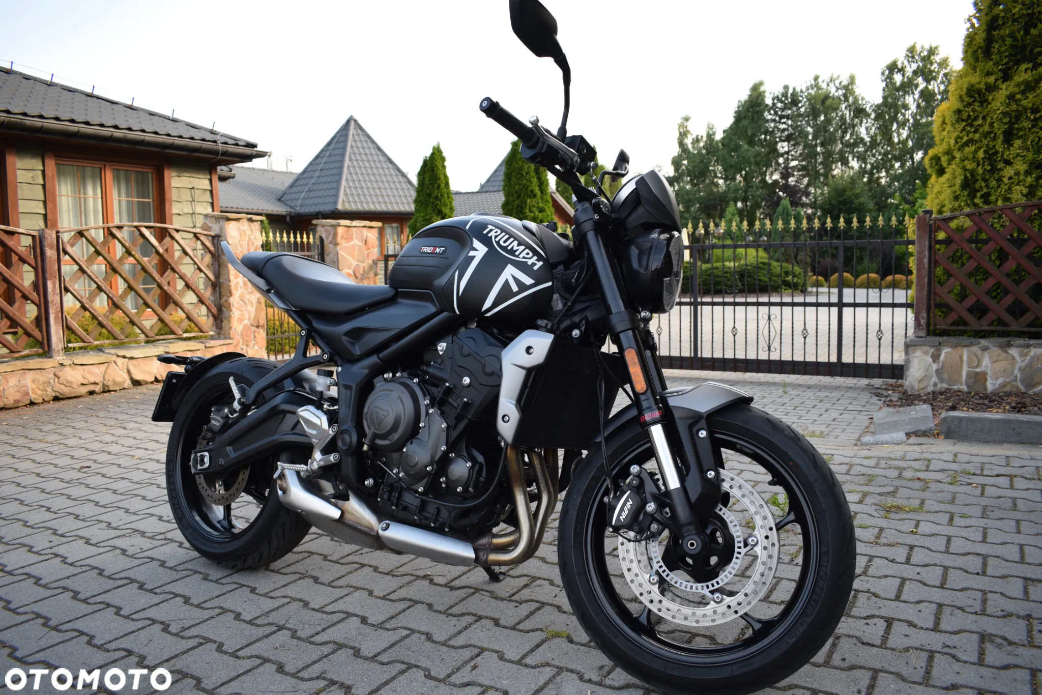 Triumph Trident - 3
