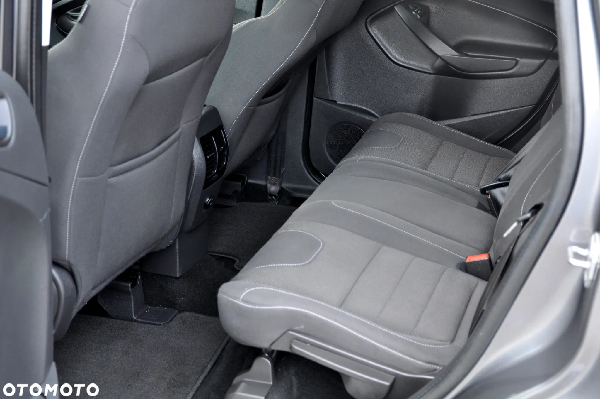 Ford Kuga 1.6 EcoBoost 2x4 Titanium - 34
