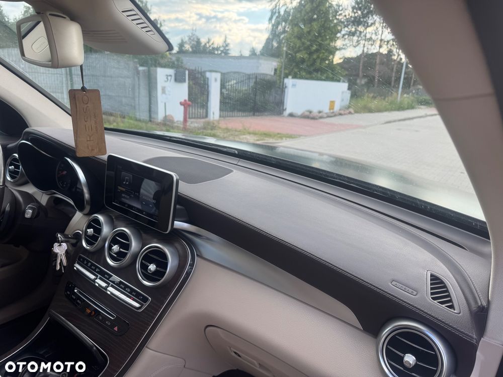 Mercedes-Benz GLC - 28