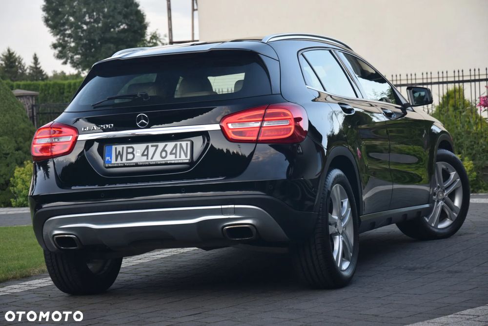 Mercedes-Benz GLA 200 7G-DCT Urban - 4