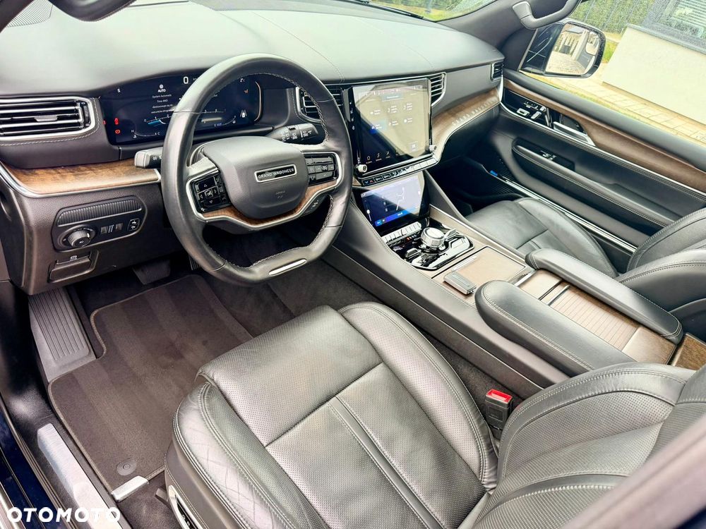 Jeep Grand Wagoneer - 19