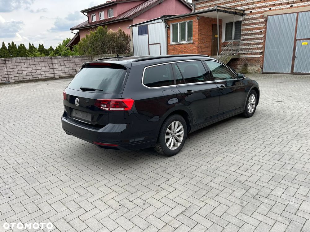 Volkswagen Passat - 4
