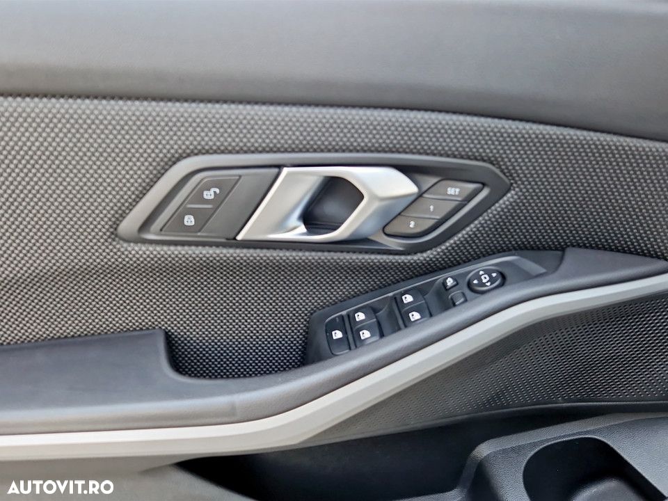 BMW Seria 3 318i AT - 16