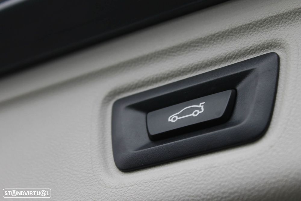 BMW 330 e Touring Auto - 33