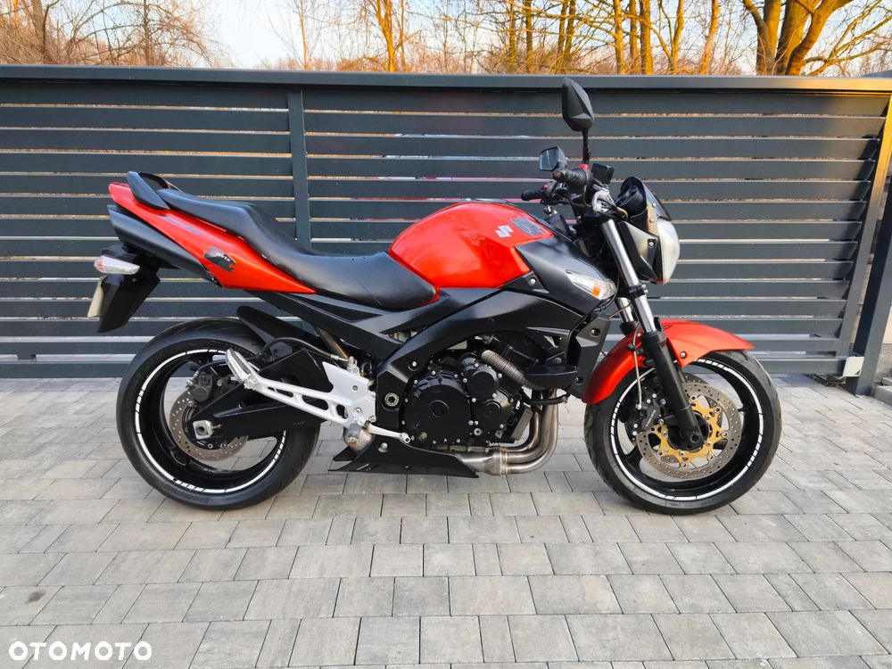 Suzuki GSR - 3