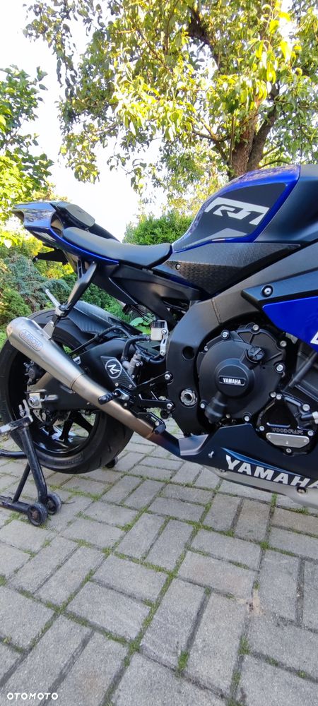 Yamaha R1 - 10
