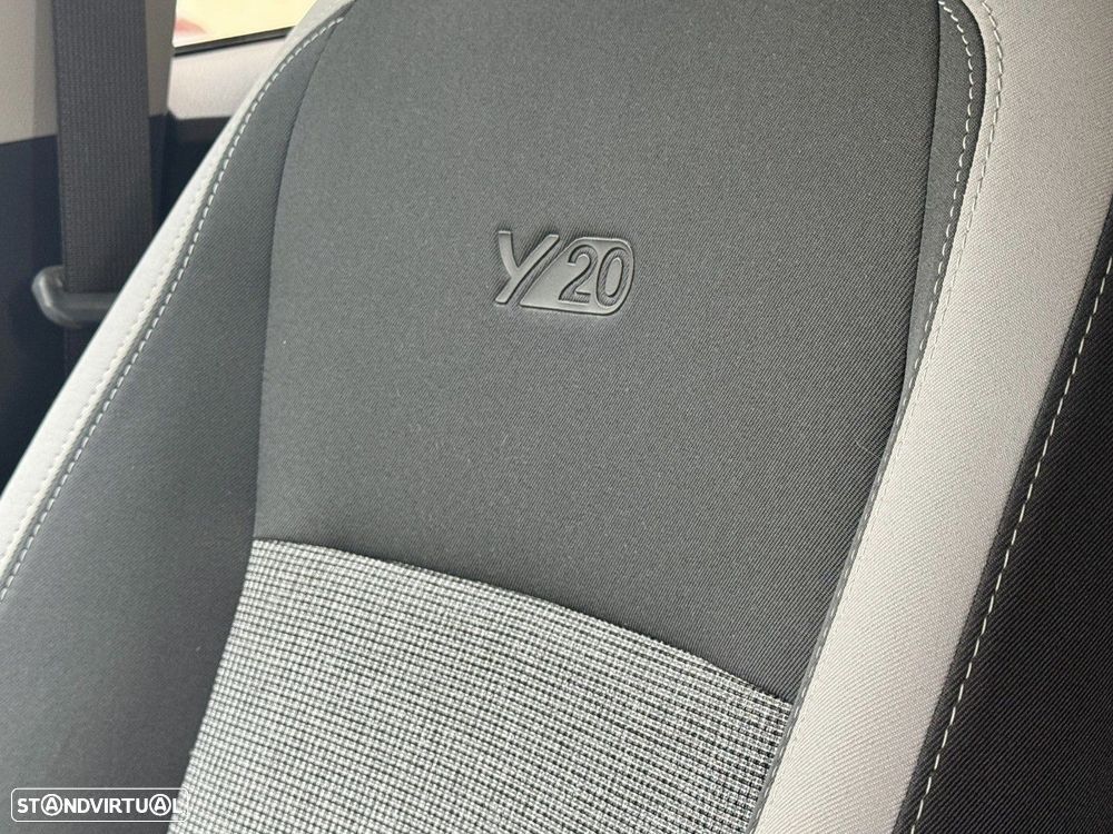 Toyota Yaris 1.5 HSD 20 Anos - 14