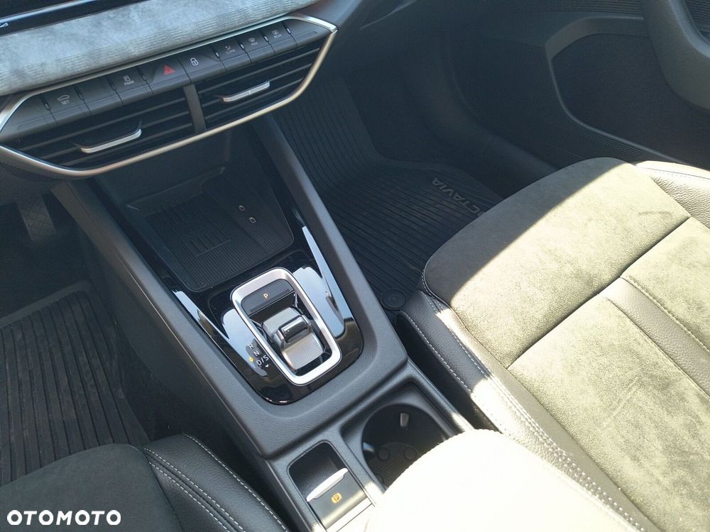 Skoda Octavia 1.5 TSI mHEV Selection DSG - 16