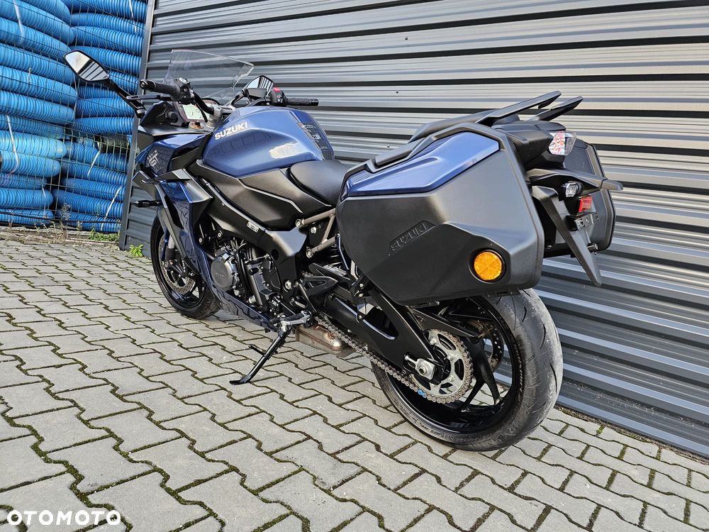Suzuki GSX - 6