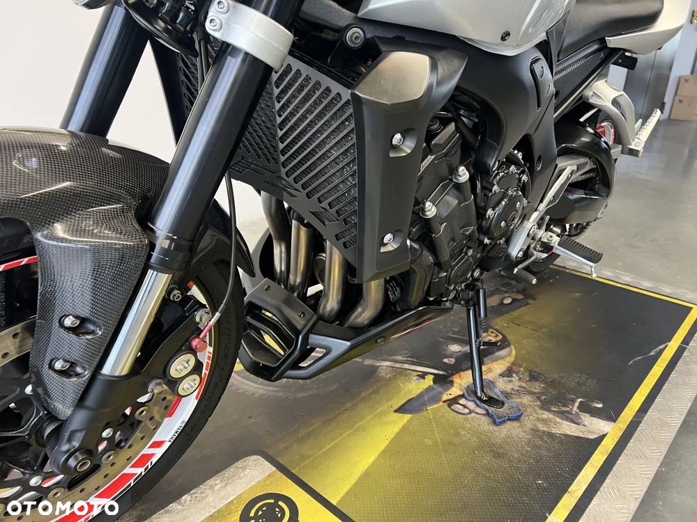 Yamaha FZ - 11