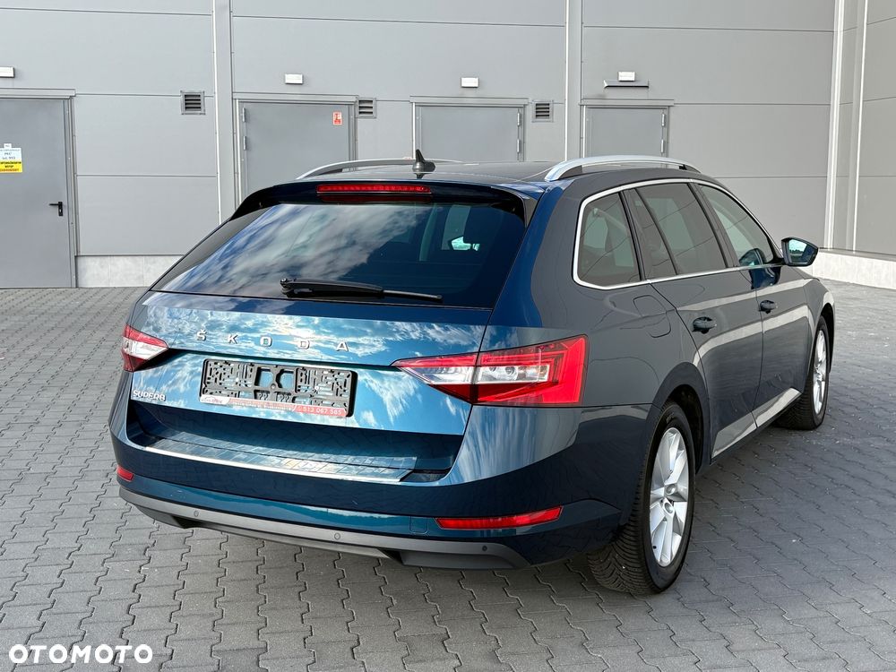 Skoda Superb Combi 2.0 TDI DSG Ambition - 13