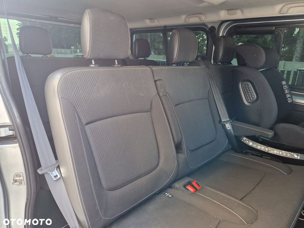 Renault Trafic 2.0 dCi - 11