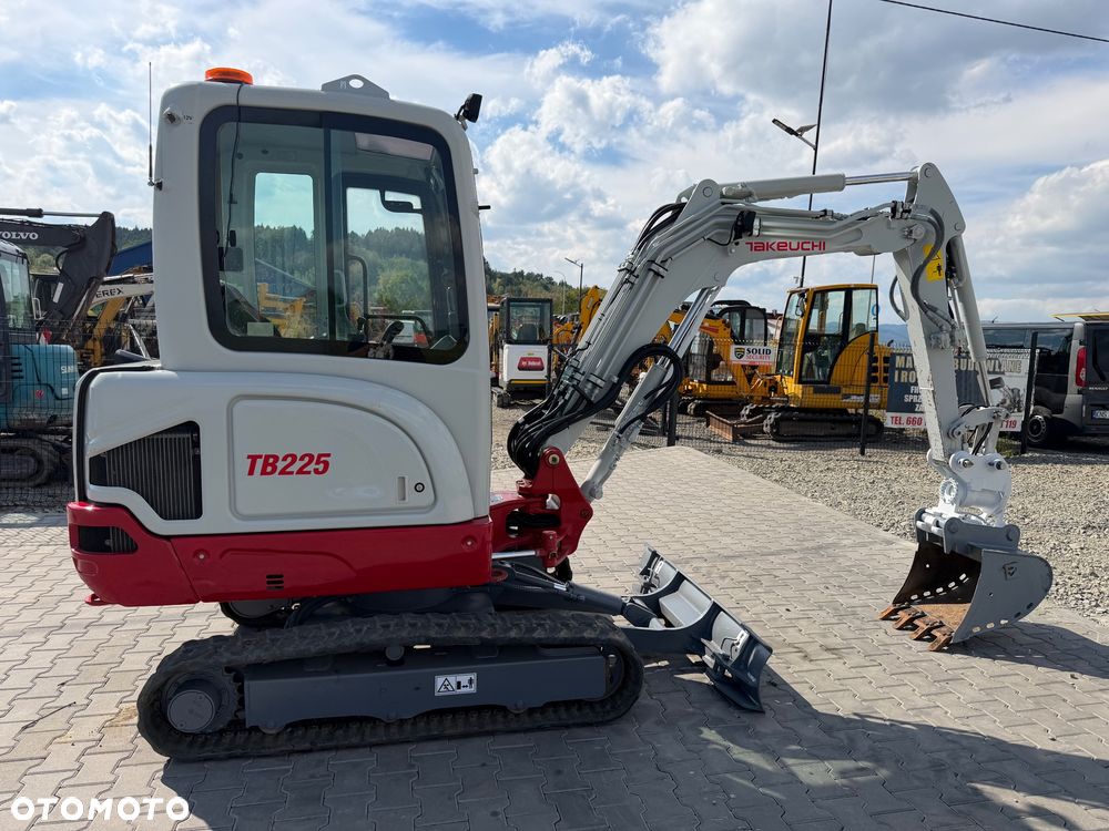 Takeuchi Tb225 - 10