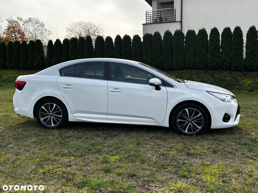 Toyota Avensis - 8
