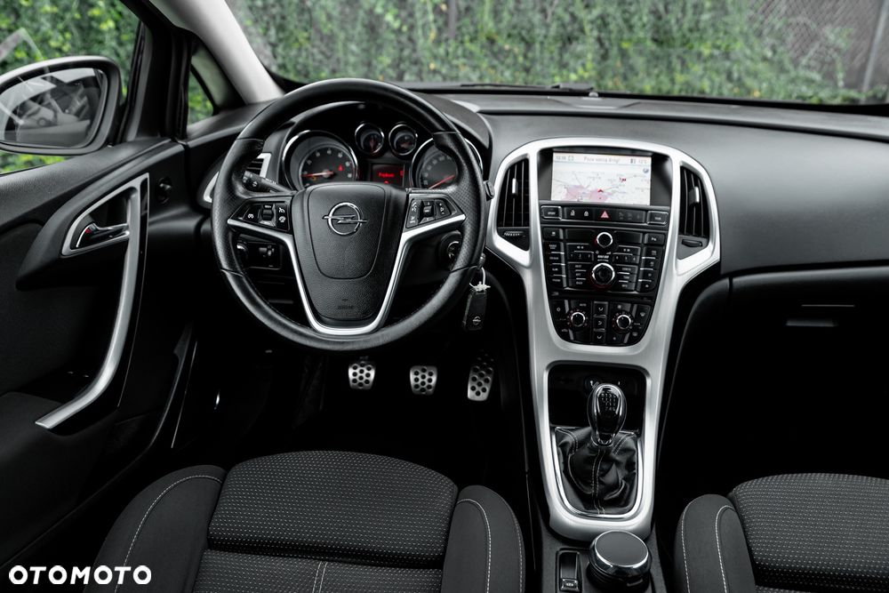Opel Astra IV GTC 1.6 T Sport - 34