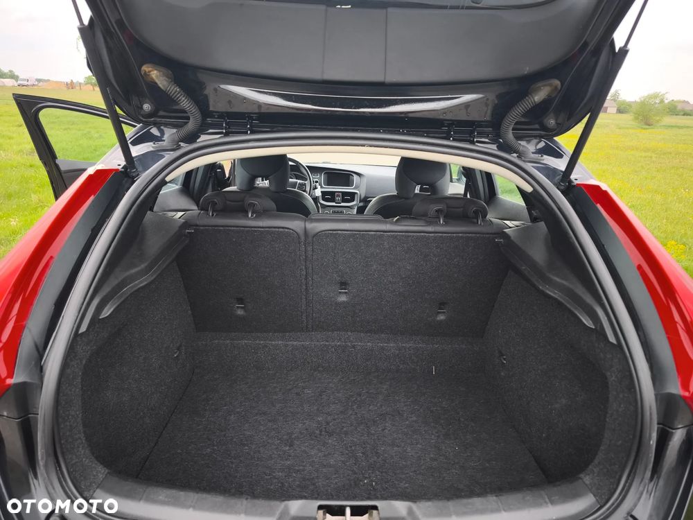Volvo V40 D2 Summum - 11
