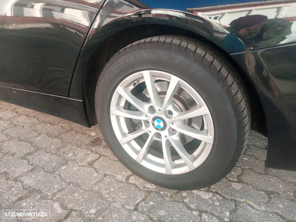 BMW 320 d Touring Advantage Auto - 8